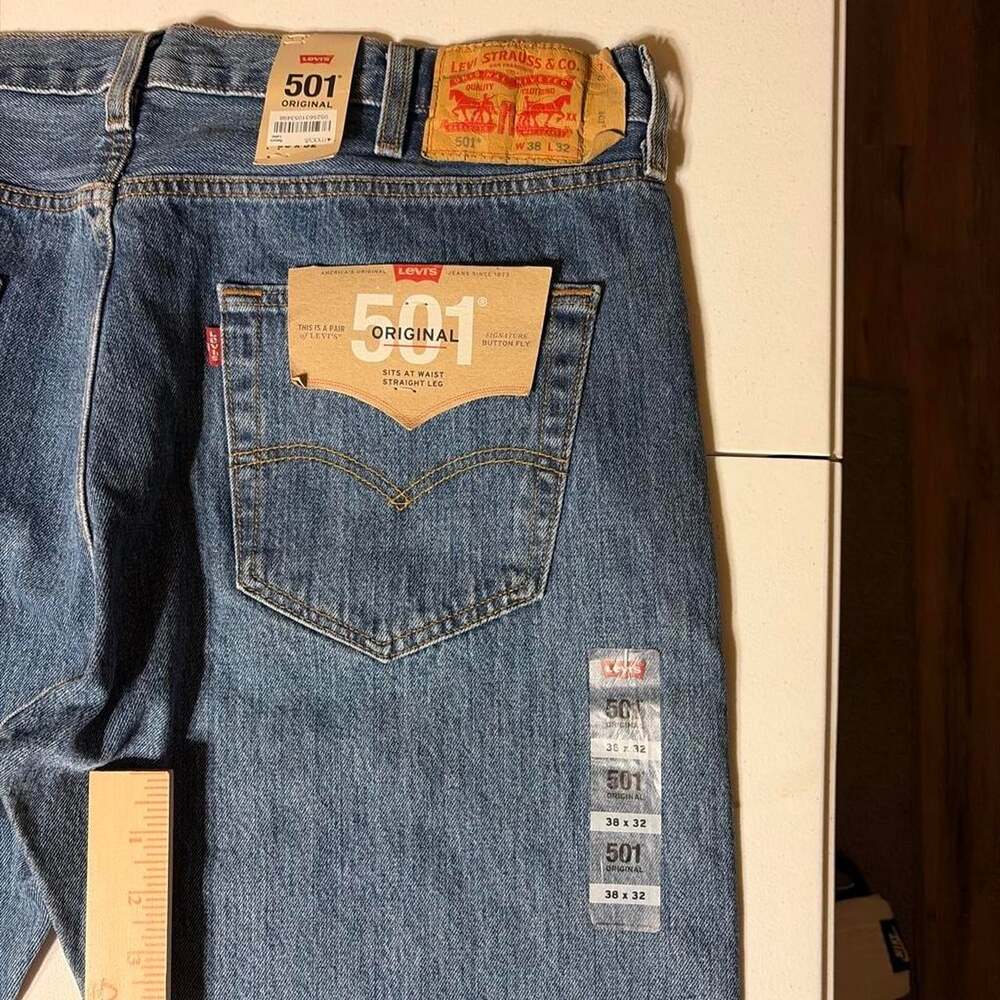 Men's 501 Levi's Jeans - Picture 6 of 7